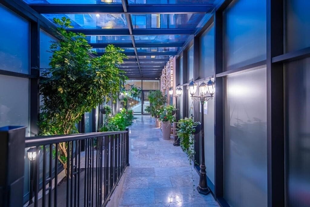 Готель Laerton Tbilisi 4*