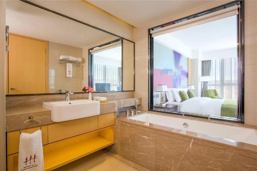 Zdjęcie Hotels & Preference Hualing Tbilisi 5*