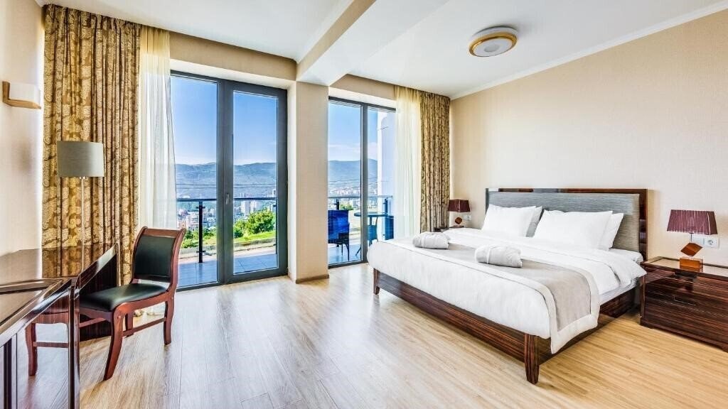 Hotel Lisi Hills Hotel 3*