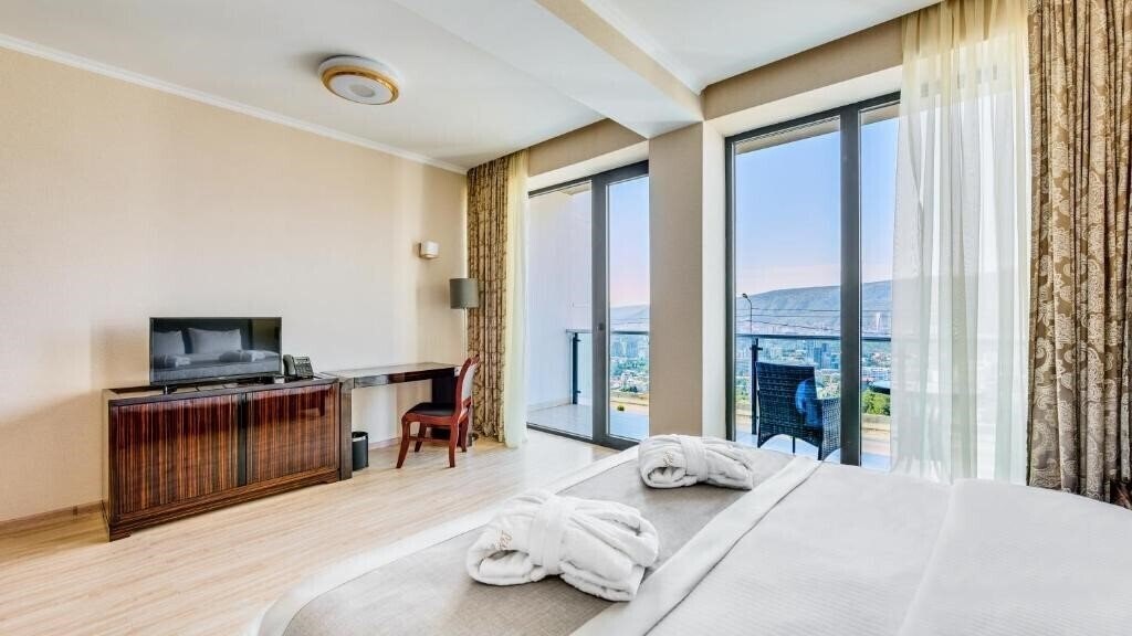 Obraz Lisi Hills Hotel 3*