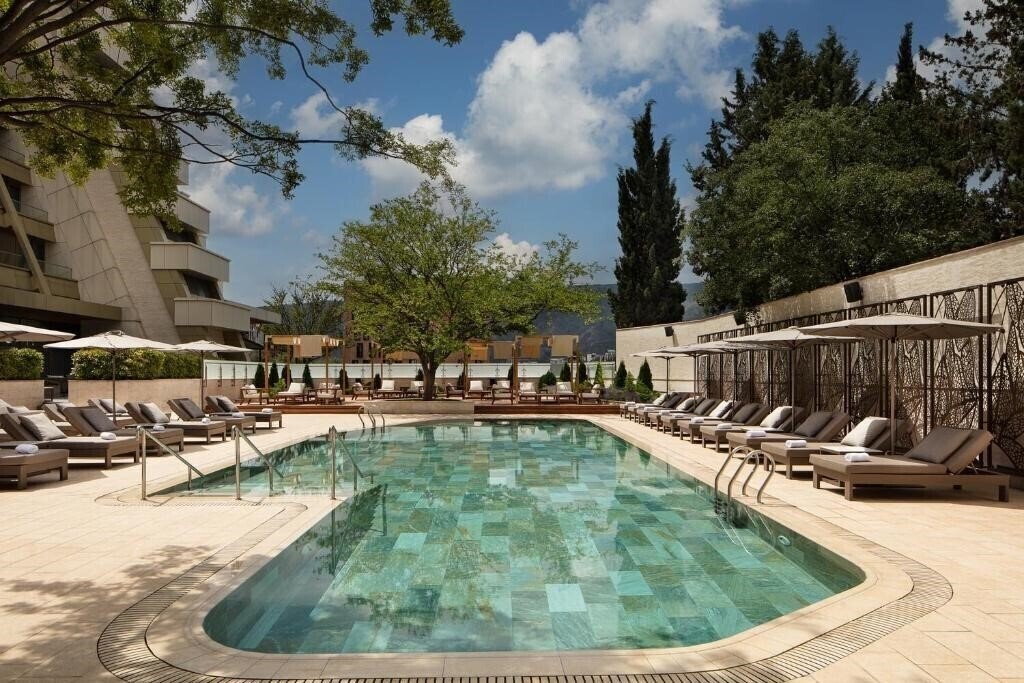 Zdjęcia Sheraton Grand Tbilisi Metekhi Palace 5*