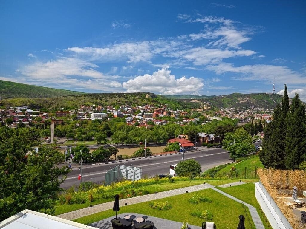 Obraz Sheraton Grand Tbilisi Metekhi Palace 5*