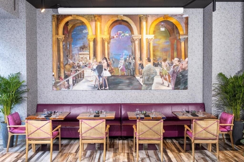 Фотография Theory 4*