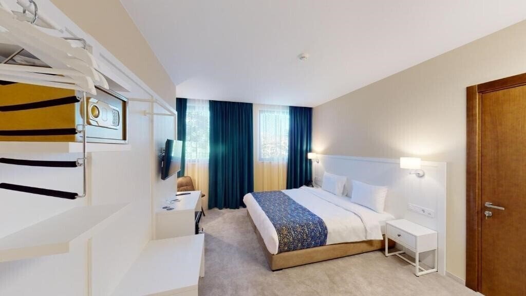 Hotel Epigraph Town Hotel 4*