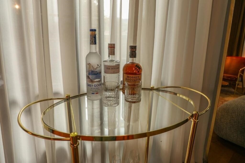 Изображение Zorba&Bond Hotel On The 8th 4*