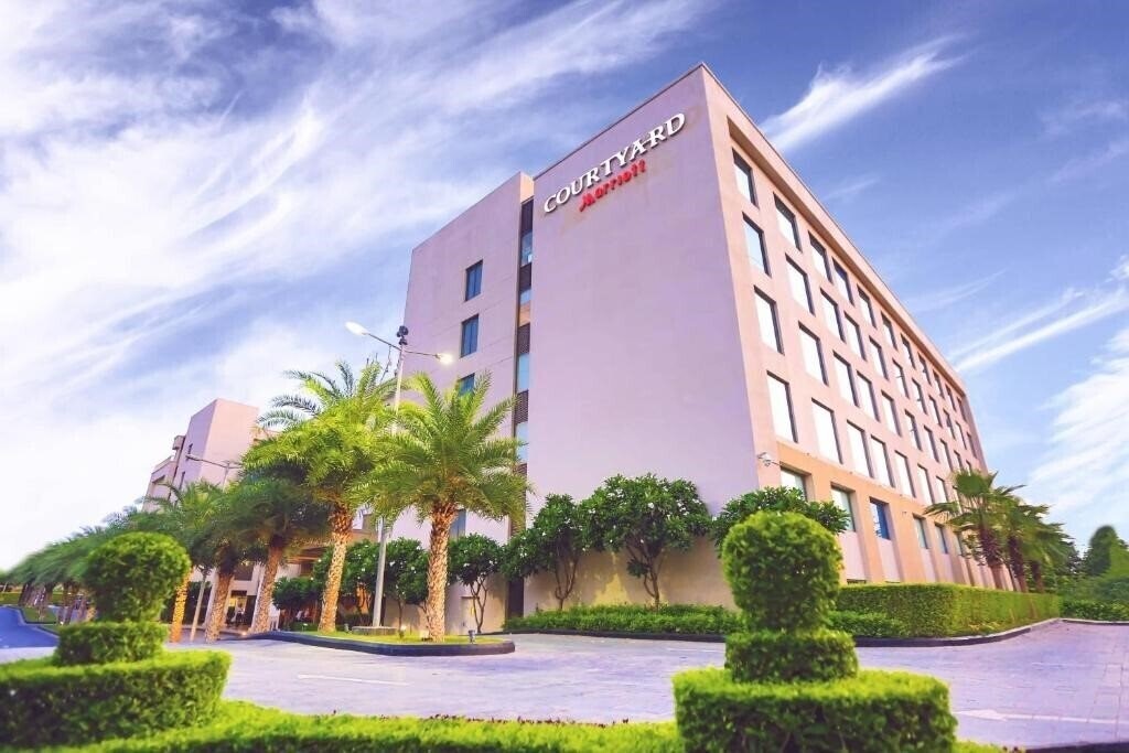 Отель Courtyard By Marriott Agra 5*