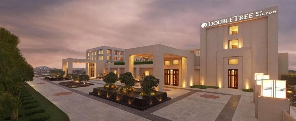 Hotel Doubletree By Hilton Agra 4*