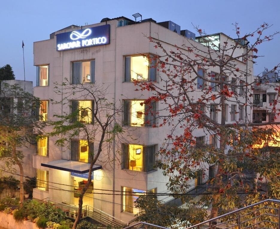 Готель Sarovar Portico Naraina 4*