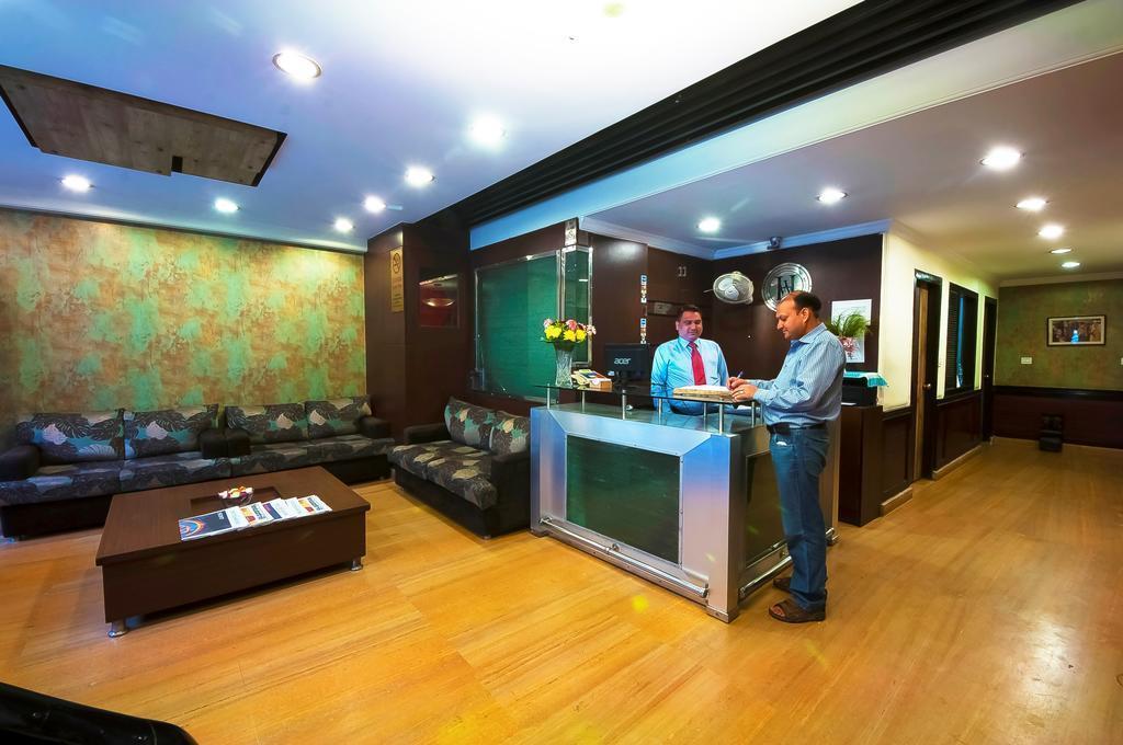 Hotel White House 3*