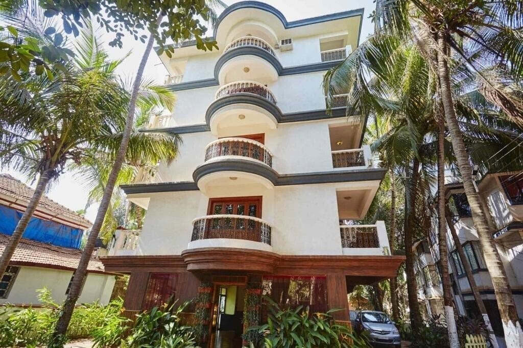 Готель The Camelot Beach Resort 2*