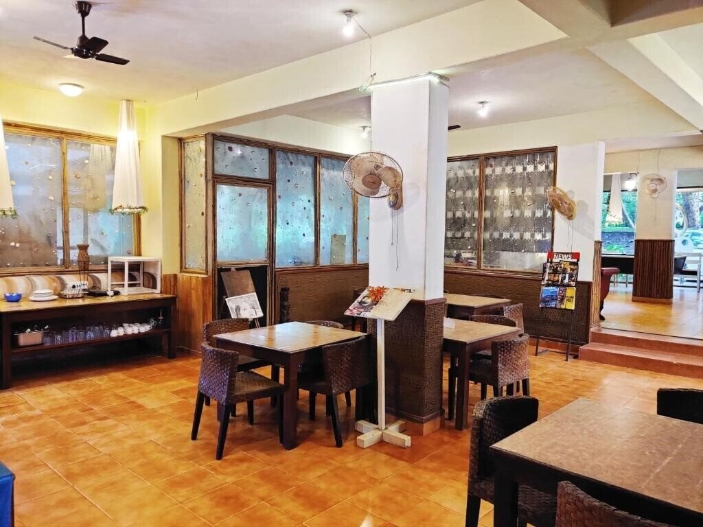 Фотографія The Camelot Beach Resort 2*