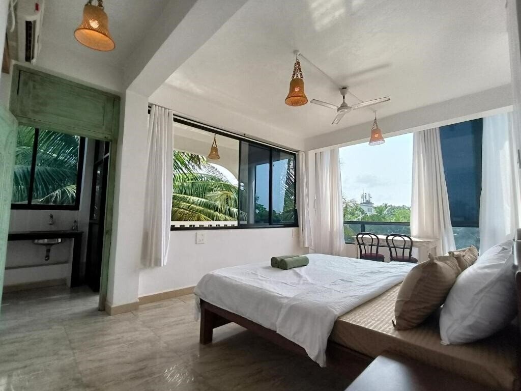 Готель White Feather Guest House 2*