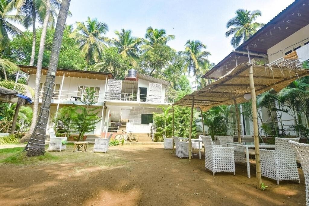 Отель La Volga by Turtle Retreat (ex. La Volga Beach Resort) 2*