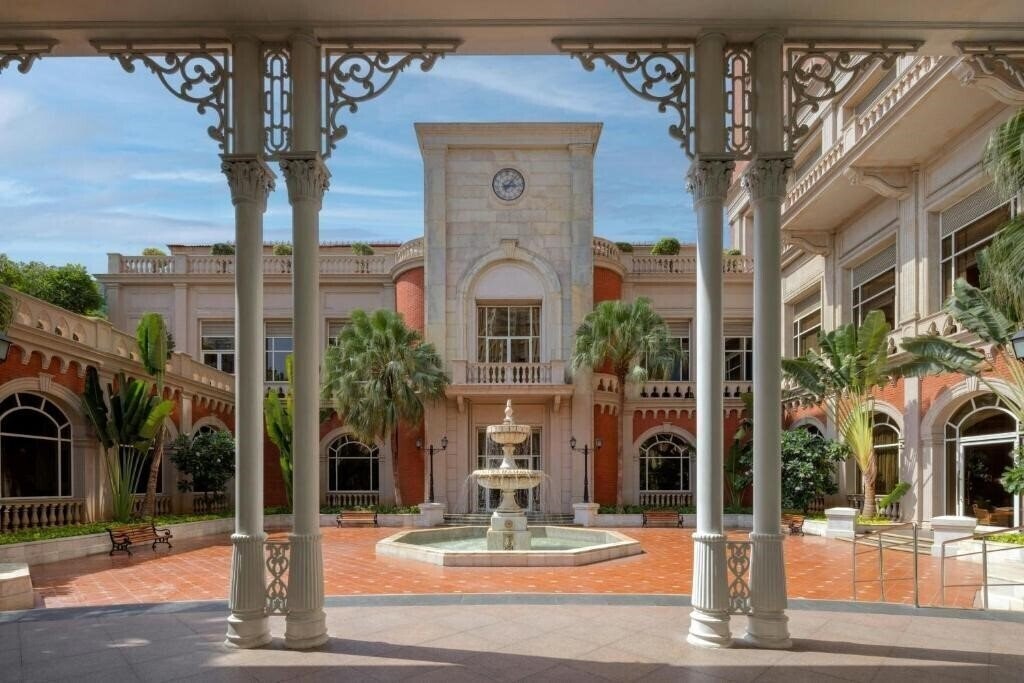 Отель Itc Grand Central 5*