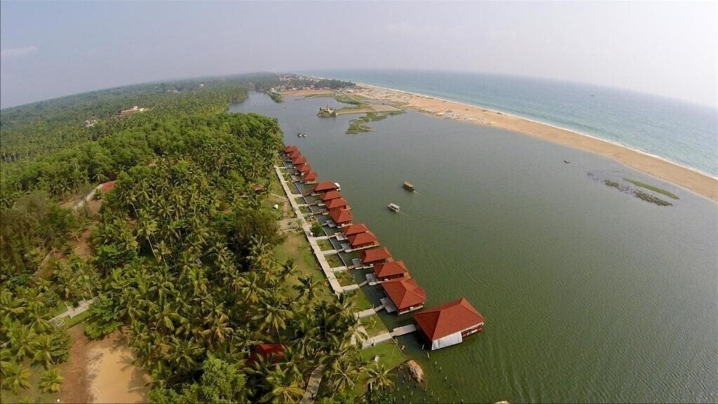 Готель Poovar Island Resort 4*