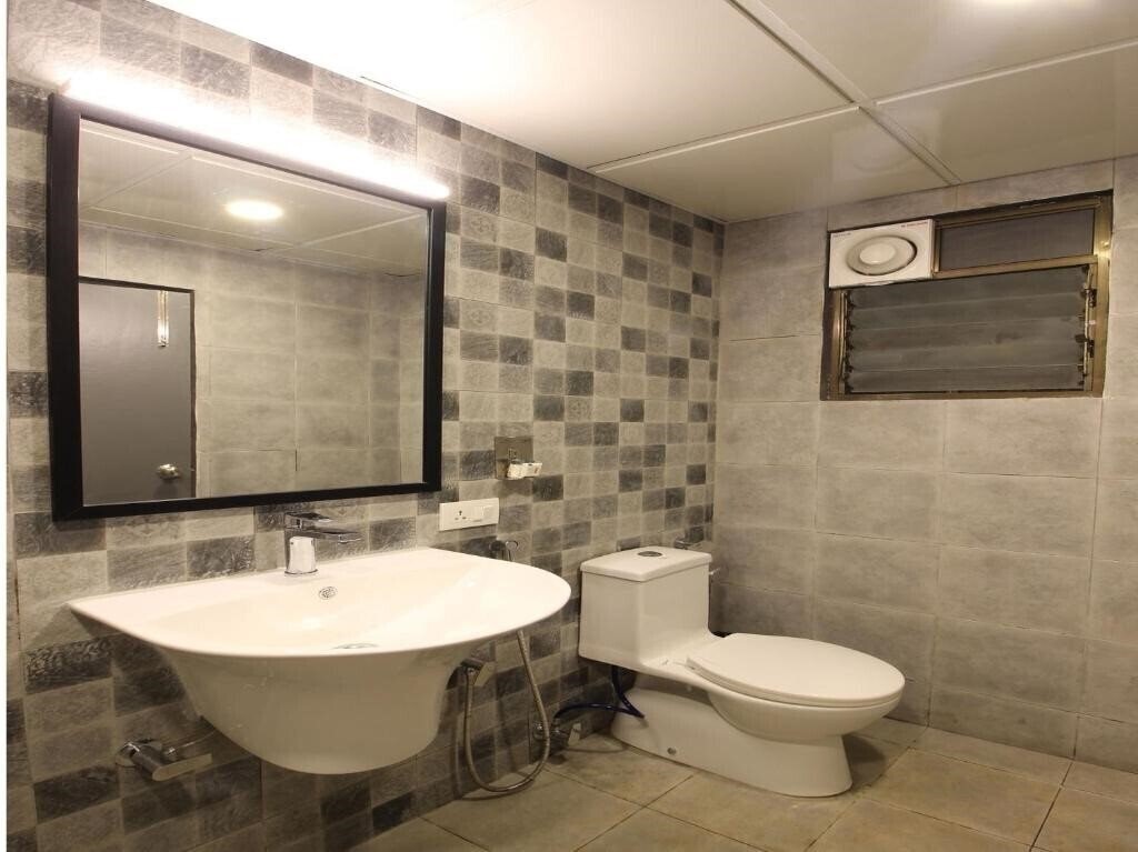 Zdjęcie Oyo Townhouse Ashvem 1*