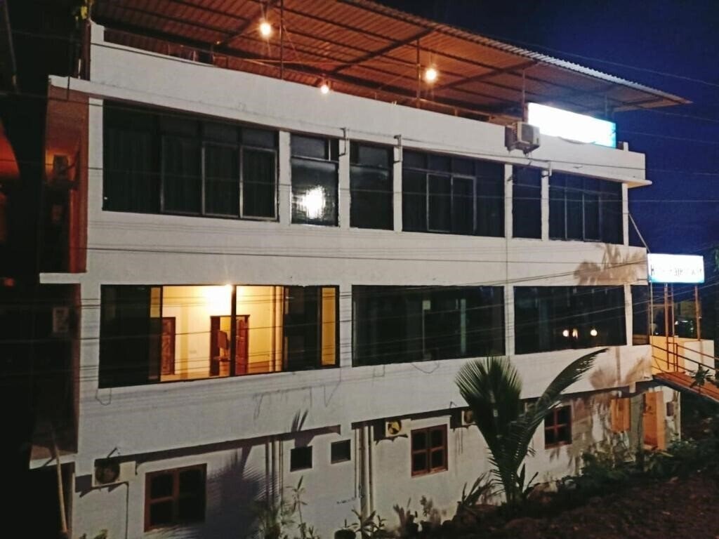 Отель Hotel Rajeshwar 3*