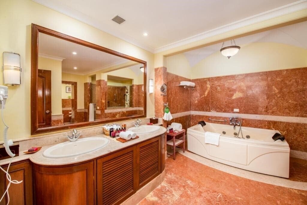 Фото The Lalit Golf & Spa Resort Goa (ex. InterContinental The Lalit Goa Resort) 5*