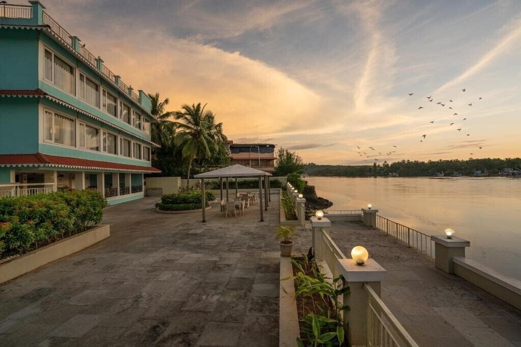 Hotel Dempo River Sal 3*