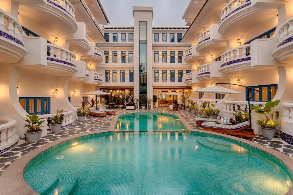 Готель Azalea By Stone Wood 3*