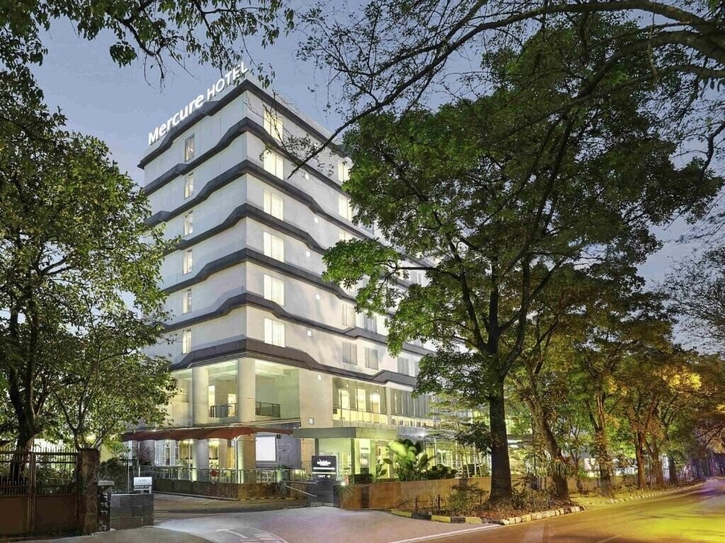 Отель Mercure Bandung Nexa Supratman 4*
