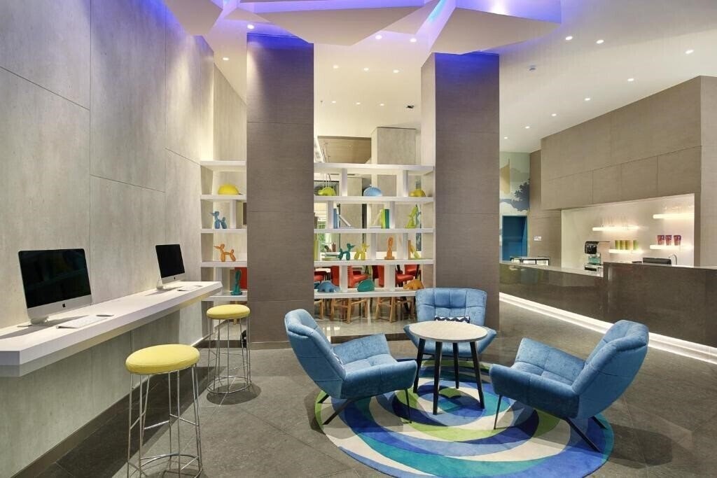 Готель Holiday Inn Express Jakarta Wahid Hasyim 3*