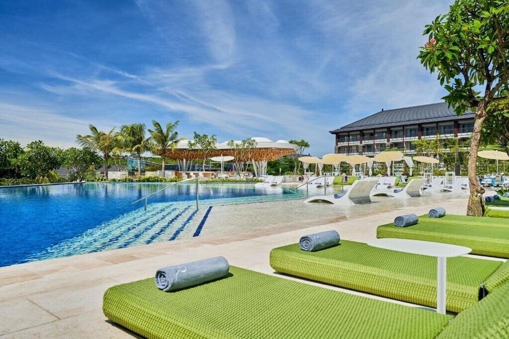 Готель Renaissance Bali Nusa Dua Resort 5*