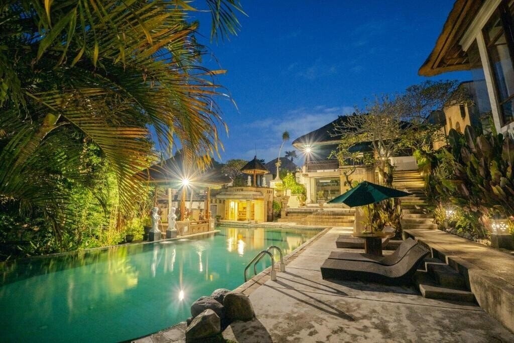 Готель Alam Puri Art Museum & Resort 4*