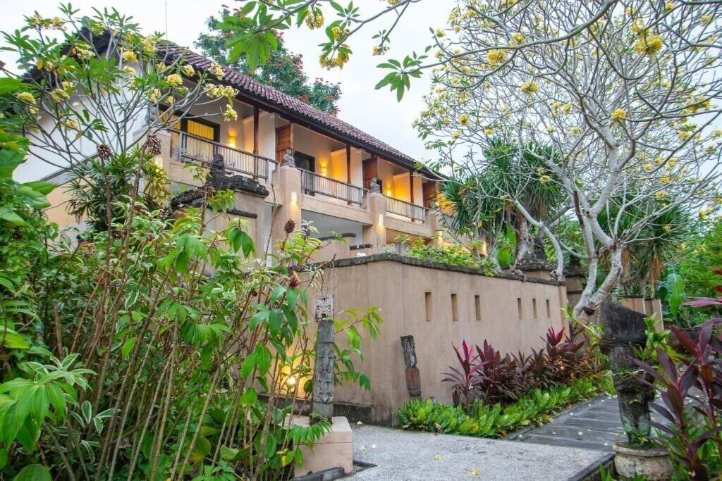 Фотографія Alam Puri Art Museum & Resort 4*