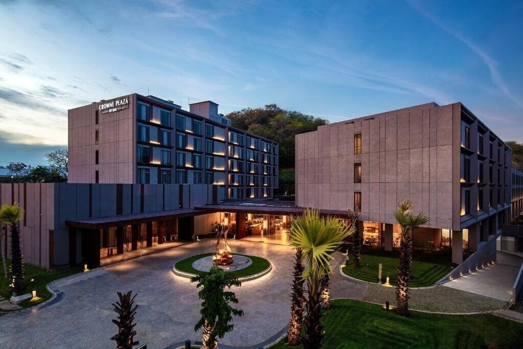 Hotel Crowne Plaza Labuan Bajo by IHG 5*
