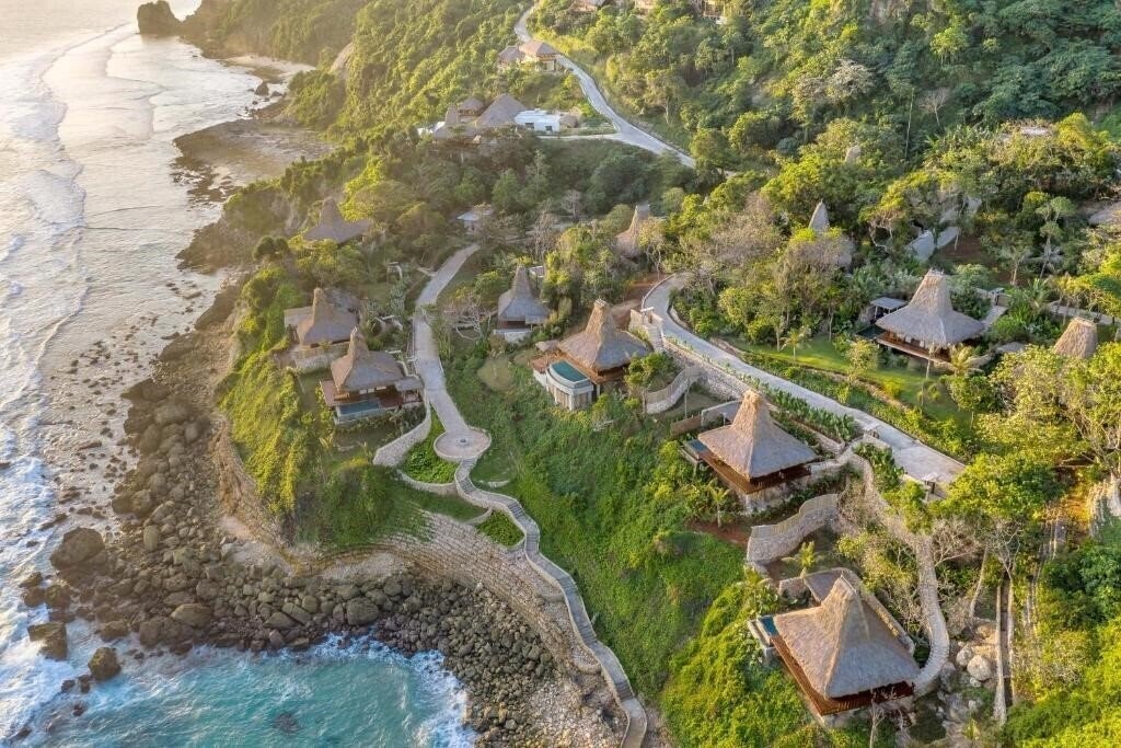 Готель Lelewatu Resort Sumba 5*