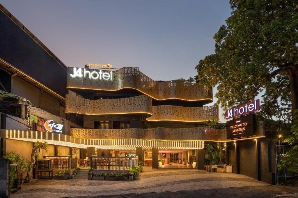 Готель J4 Hotels Legian 4*