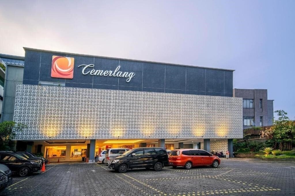 Hotel Cemerlang Bandung 3*