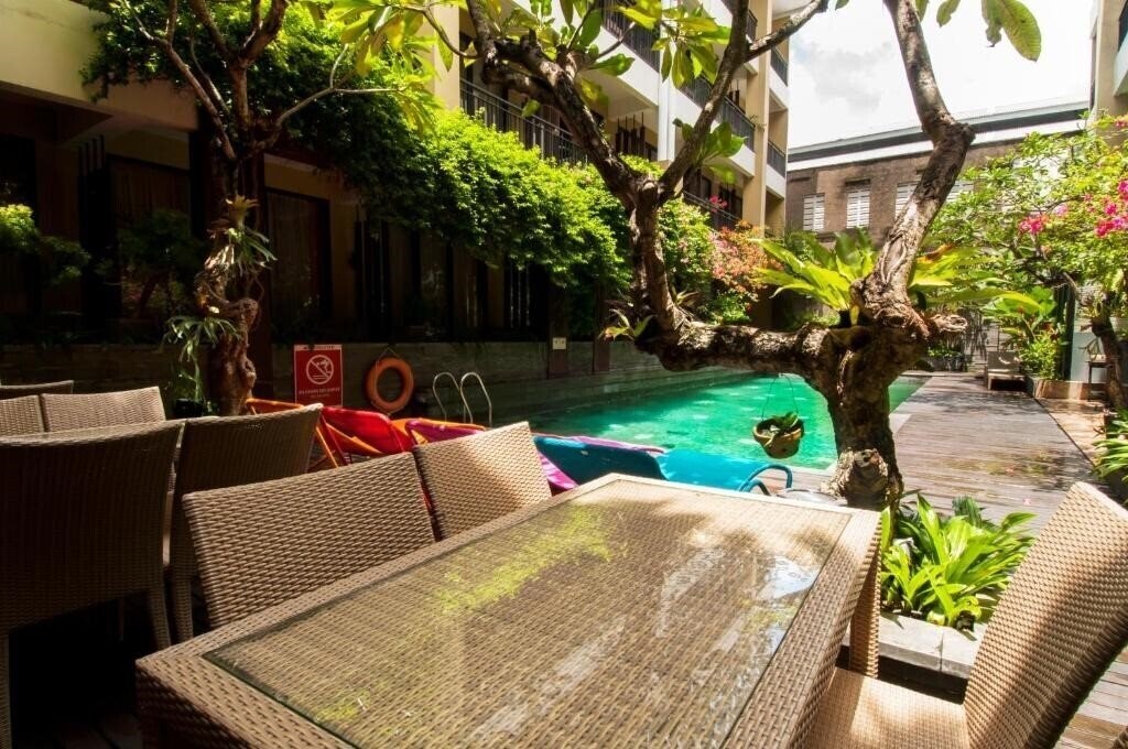 Zdjęcie Sunset Kuta Hotel & Ballroom 4*