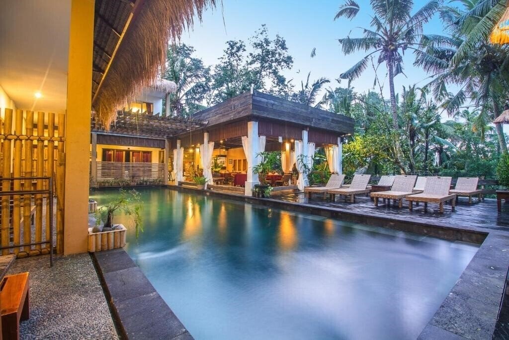 Hotel Alam Sembuwuk Resort Ubud 4*
