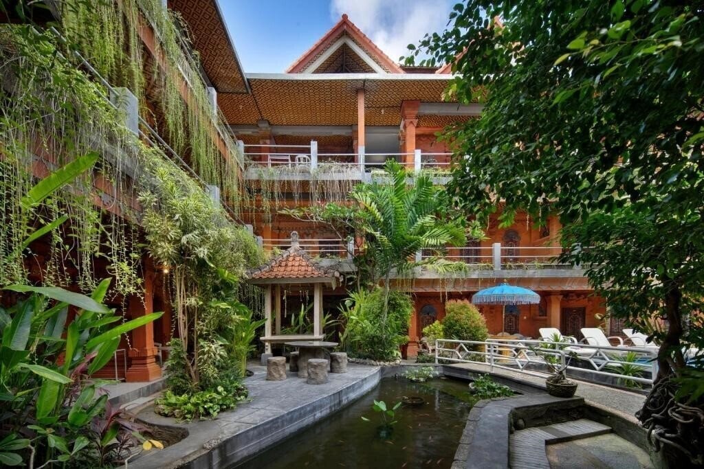 Zdjęcie Hotel Lumbung Sari Legian 4*