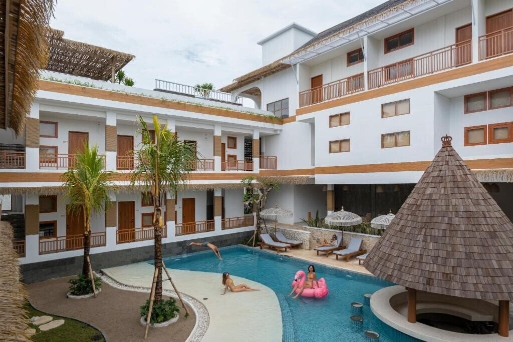 Zdjęcie Roomates Surf Camp Canggu 5*