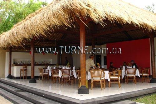 Готель The Benoa Beach Front Villas 3*