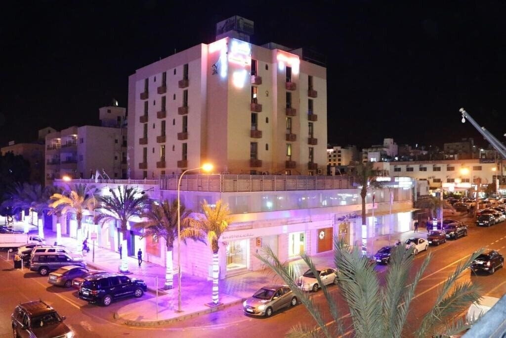 Hotel Raed Suites 3*
