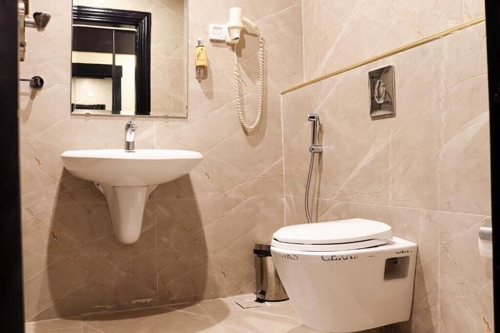 Zdjęcie Raed Suites 3*