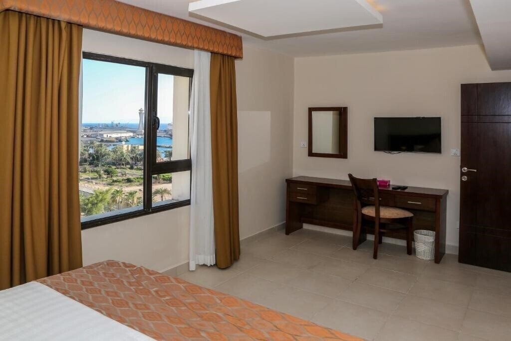 Фото City Tower Hotel 4*