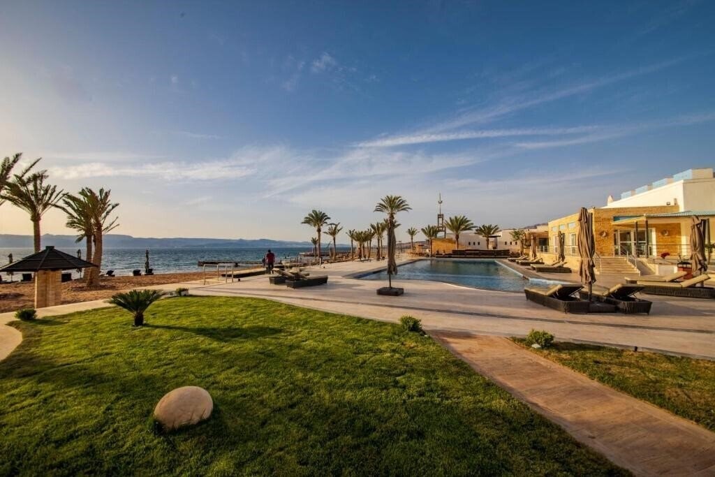 Готель Luxotel Aqaba Beach Resort & SPA 4*