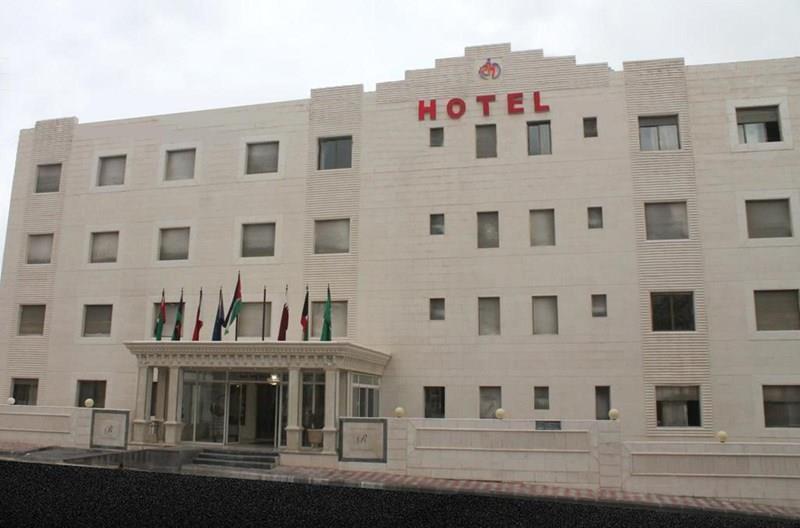 Готель Rest Hills Suites 3*