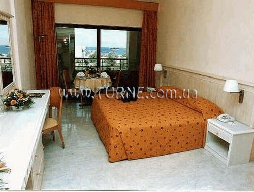 Готель Golden Tulip Grand Palace 4*