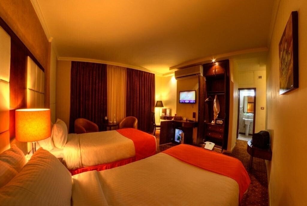 Zdjęcie Meneur Hotel 3*