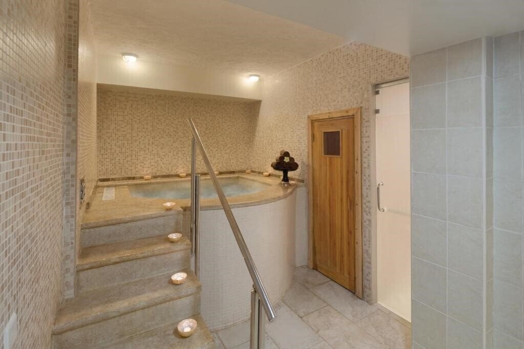 Фотографія Ramada Resort by Wyndham Dead Sea 4*