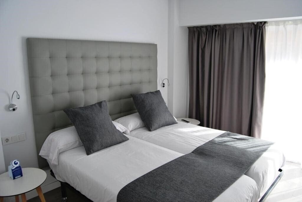 Zdjęcie Estudiotel Alicante 2*