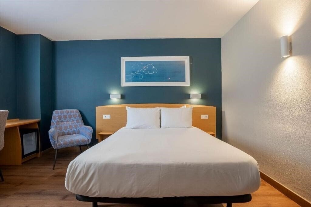 Hotel Travelodge Alicante Puerto (ex. Campanile Alicante) 3*