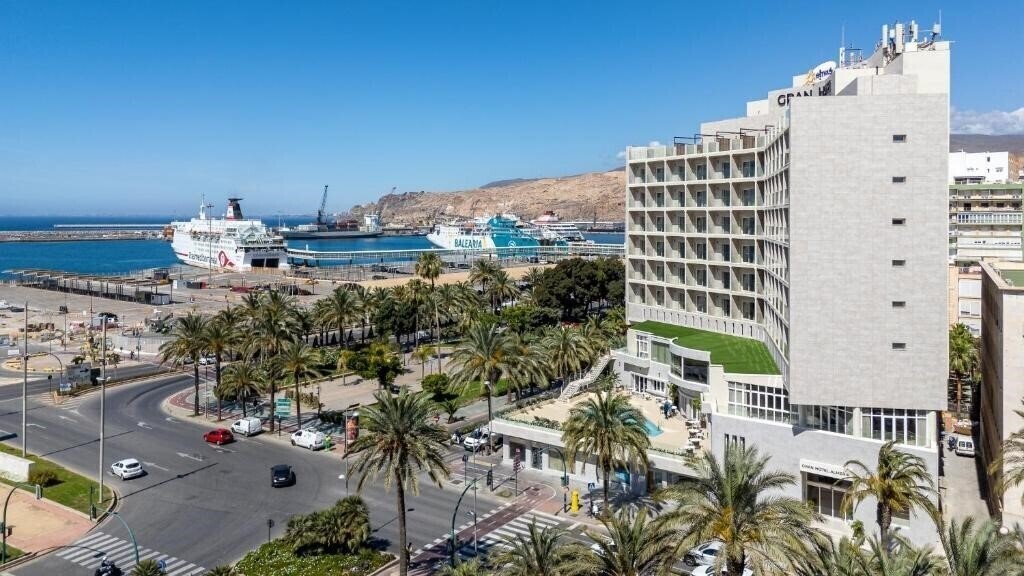 Отель Gran Hotel Almeria 4*