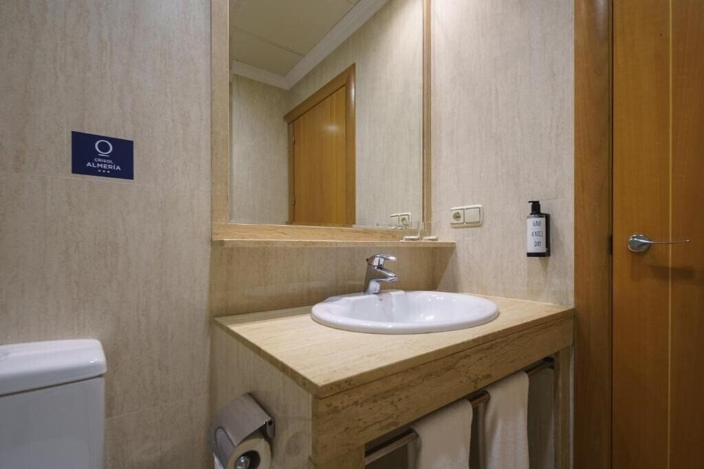 Фотографія Crisol Almeria (ex. Torreluz Senior Hotel Almeria) 3*